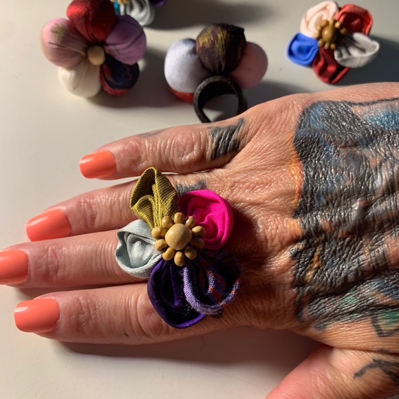 Ring - Picture 3 of 4